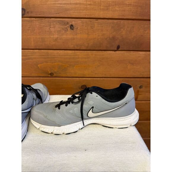 Nike Downshifter 6 men\'s running shoe in grey/black Sz 10 684652-026